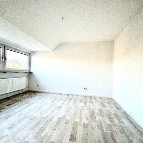 Neu renov., WG geeignete, gemütliche und großzügige 2 Zimmer-DG-Wohnung in MA-Wallstadt. - Foto 1