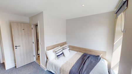 Flat 10, Commercial Point, NG9 2NG, NOTTINGHAM - Photo 3