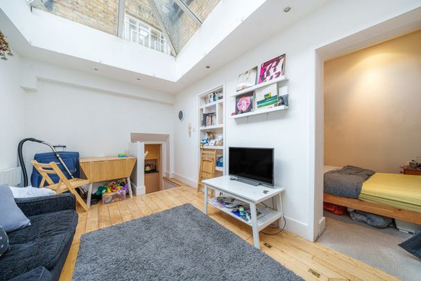 Kennington Road, London, SE11 - Photo 1