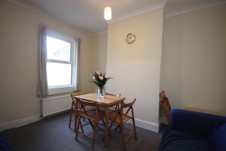 Lyndhurst Road, Bath - Photo 2