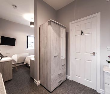 Luxury, modern, spacious newly refurbished rooms in Farmworth - Photo 5