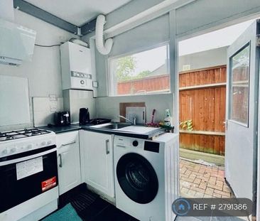 1 bedroom in a house share to rent - Photo 4