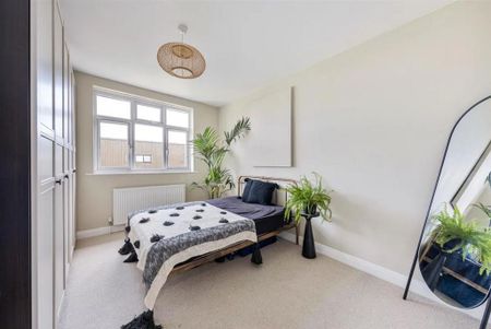 5 bedroom semi-detached house to rent - Photo 5