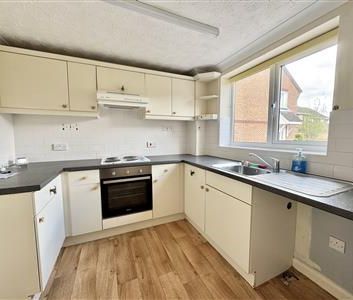 2 bedroom semi-detached house to rent - Photo 3