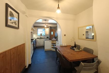 High Street - Photo 4