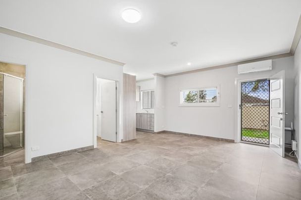 Bright And Modern Two Bedroom Flat In Killarney Vale - Photo 1
