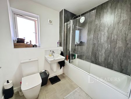 3 bedroom detached to rent Woodhouse Drive, Kenilworth, CV8 - Photo 5