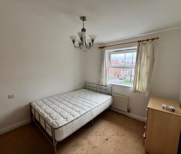 1 bedroom in a house share to rent - Photo 2