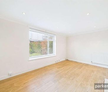 Howth Drive, Woodley, Reading, Berkshire, RG5 - Photo 2