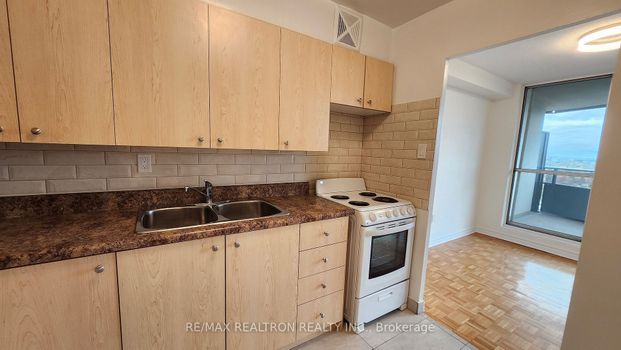 For Lease - 21 Vaughan Road Unit# 907, Toronto, Ontario - Photo 1