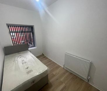 Elford Place East, Leeds - Photo 3