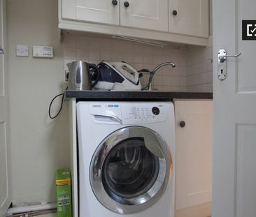 Attic room to rent in 5-bedroom house in Rathgar, Dublin - Photo 5