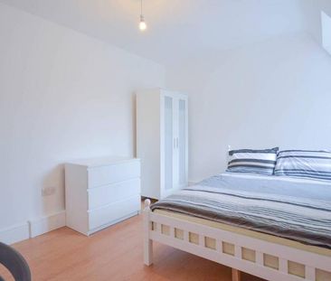 3 bedroom flat to rent - Photo 2
