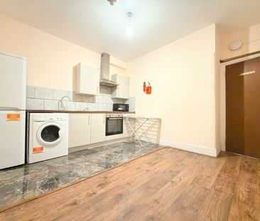 1 Bed Flat, Harpour Road, IG11 - Photo 2