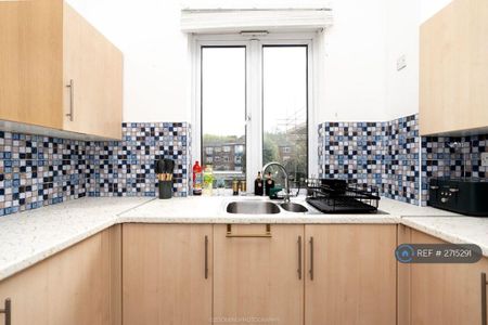 4 bedroom flat to rent - Photo 5