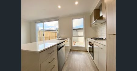 Townhouse in Central Warralily Location - Photo 2