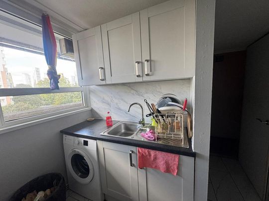 4 bedroom flat to rent - Photo 1