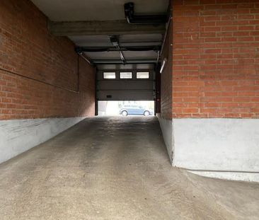 Ruim (±100m²) app met 2 slpk en autostaanplaats in hartje Geel - Foto 1