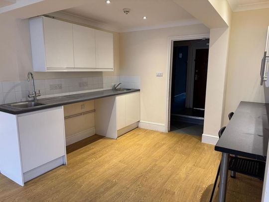 1 bedroom in a house share to rent - Photo 1