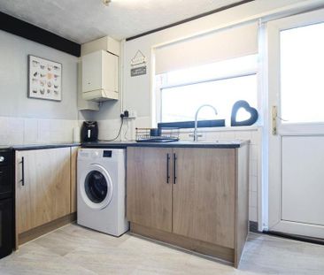 3 bedroom end of terrace house to rent - Photo 5