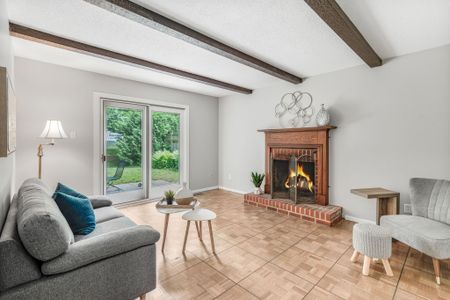 For Lease - 27 Burndale Road, Blackburn Hamlet, Ontario - Photo 2