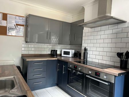 Central Cheltenham Houseshare Room 4 - Photo 3