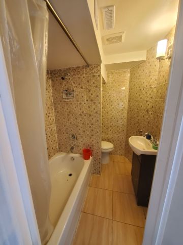 For Lease - 6096 Windfleet Crescent, Mississauga, Ontario - Photo 3