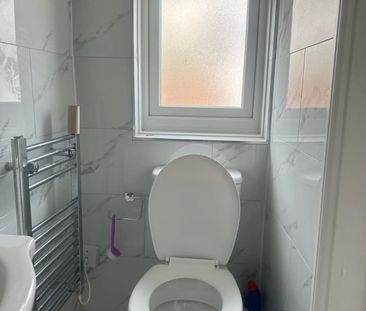 Studio Flat, Park Road, IG1 - Photo 5