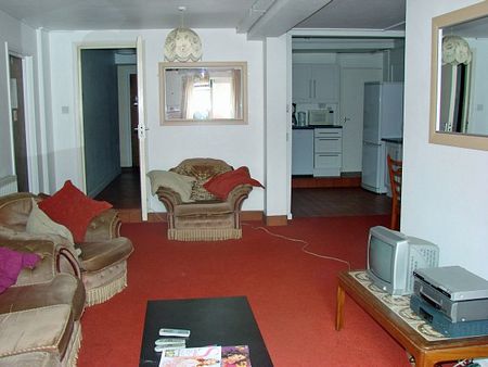 Close to University, Institute & High Street - Photo 2