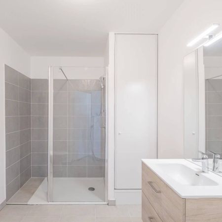 Rental Apartment Bordeaux Saint-Jean - Photo 4