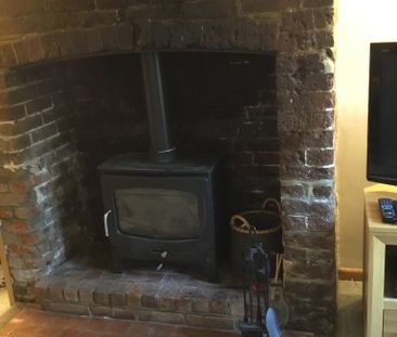 Honeysuckle Cottage Like From a Movie - Photo 1