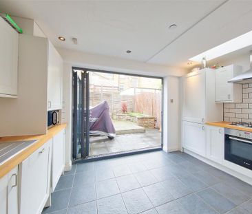 3 bedroom semi-detached house to rent - Photo 4