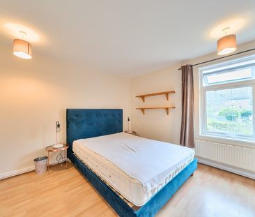 Terraced House to rent - Walnut Tree Road, London, SE10 - Photo 6