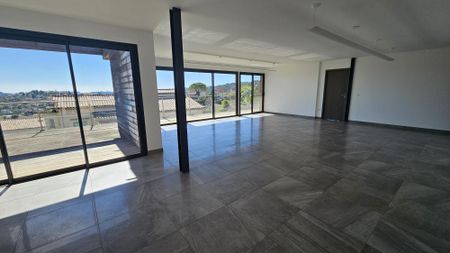 Location Maison 5 pièces 209m² LA COLLE SUR LOUP 06480 - Photo 5