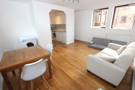 2 bedroom flat to rent - Photo 2
