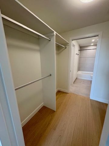 Corner unit at ZARA – Third Floor - Photo 5