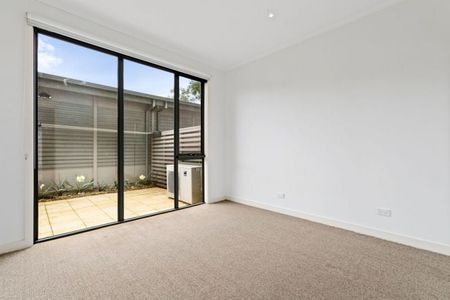 33 Coast Drive, Torquay - Photo 5