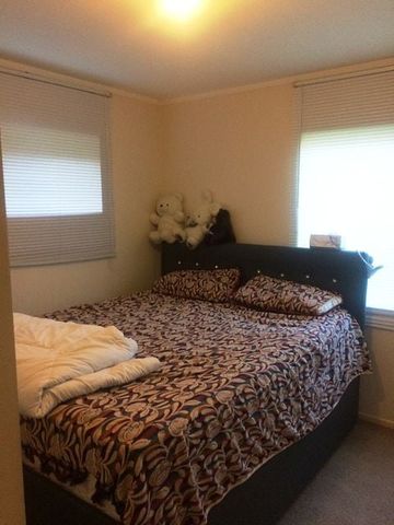 A cozy 2 double bedrooms self contained unit . - Photo 3