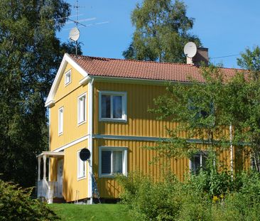Otteshagen: Mysig nymålad naturnära tvåa en trappa upp - Photo 1