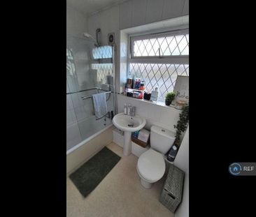 3 bedroom semi-detached house to rent - Photo 3