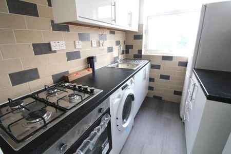 2 bedroom flat to rent - Photo 4