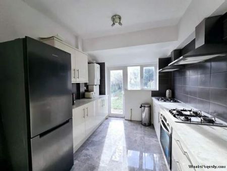 5 bedroom property to rent in London - Photo 5