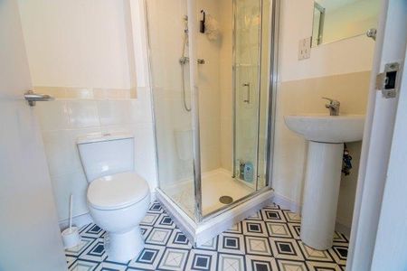 1 bedroom in a house share to rent - Photo 5