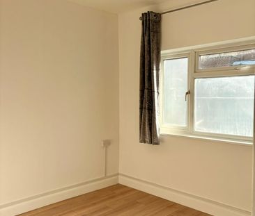 2 Bed Flat, St. Andrew's Road, E17 - Photo 3