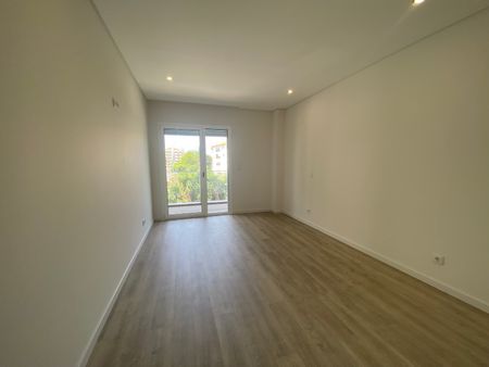 Apartamento T2 novo a estrear, situado na Quinta das Marianas em Carcavelos - Photo 3