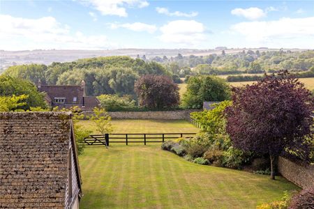 Immaculate Farmhouse in the heart of the village of Idbury. - Photo 4