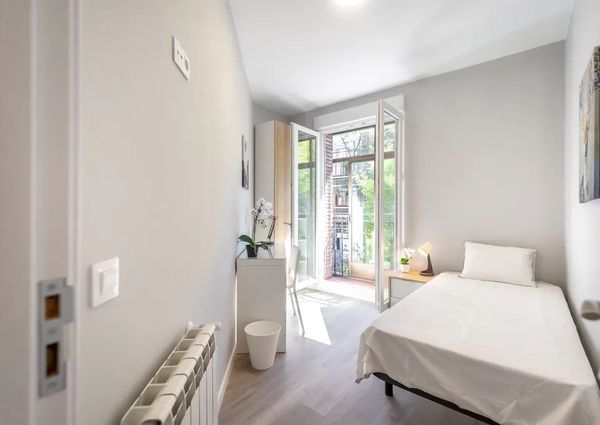 Calle del Puerto de Canfranc, Madrid, Community of Madrid 28038