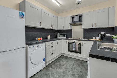 5 bedroom flat to rent - Photo 4