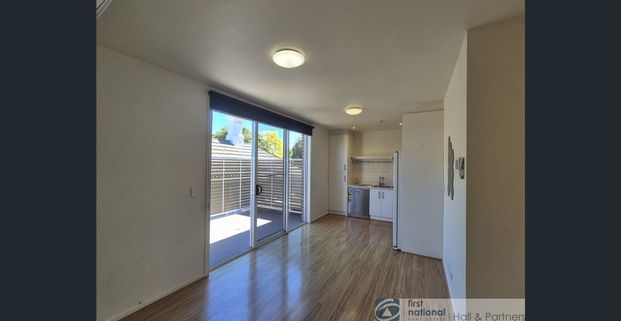 Bright and spacious 1-bedroom apartment - Photo 1