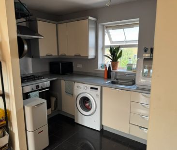 2 Bed Flat, Piper Way, IG1 - Photo 5